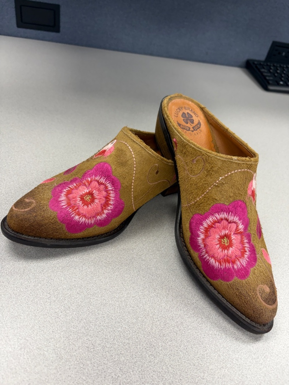 Lucky Brand . Ladies Tan Suede Mules with Pink Floral Embroidery size 6